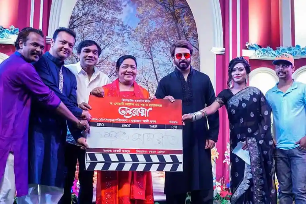 শাকিব খান ও অন্যান্য শিল্পীরা মহরত অনুষ্ঠানে অংশগ্রহণ করছেন. Channel i News - চ্যানেল আই নিউজ