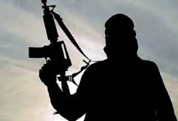 সন্ত্রাসী বা বিদ্রোহী silhouette ছবি, অস্ত্র হাতে, আকাশের পটভূমিতে. Channel i News - চ্যানেল আই নিউজ