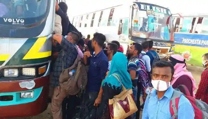 জনপ্রিয় বাসে যাত্রীরা ভিড়, বাংলাদেশে গণপরিবহন. Channel i News - চ্যানেল আই নিউজ