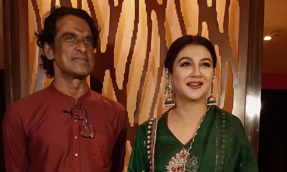 দুটি মানুষ একটি অনুষ্ঠানে হাসিমুখে দাঁড়িয়ে আছেন. Channel i News - চ্যানেল আই নিউজ