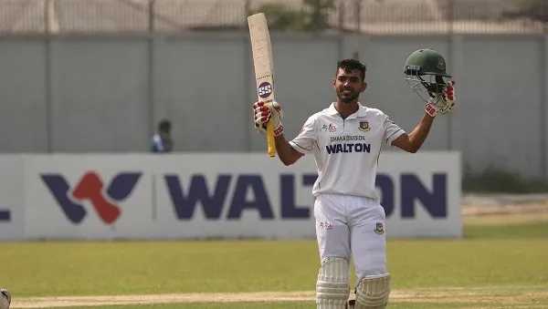ক্রিকেটার সাইফ হাসান সেঞ্চুরি উদযাপন করছেন মাঠে. Channel i News - চ্যানেল আই নিউজ