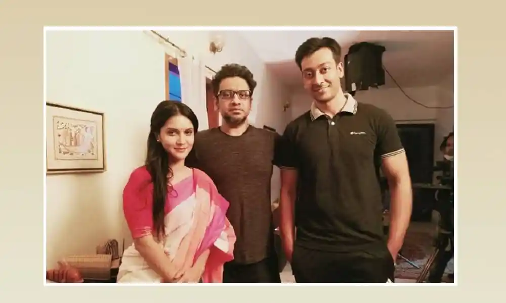 তানিম রহমান অংশু ও তার শর্টফিল্ম টিমের সদস্যরা. Channel i News - চ্যানেল আই নিউজ
