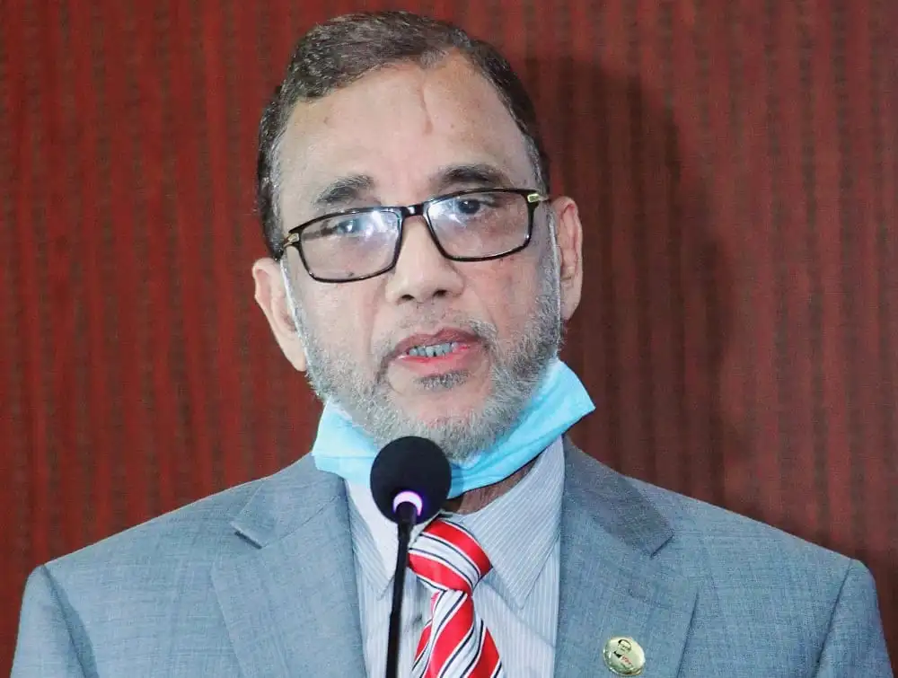 জনপ্রিয় রাজনীতিবিদ বক্তৃতা দিচ্ছেন, পেশাদার পরিবেশে. Channel i News - চ্যানেল আই নিউজ