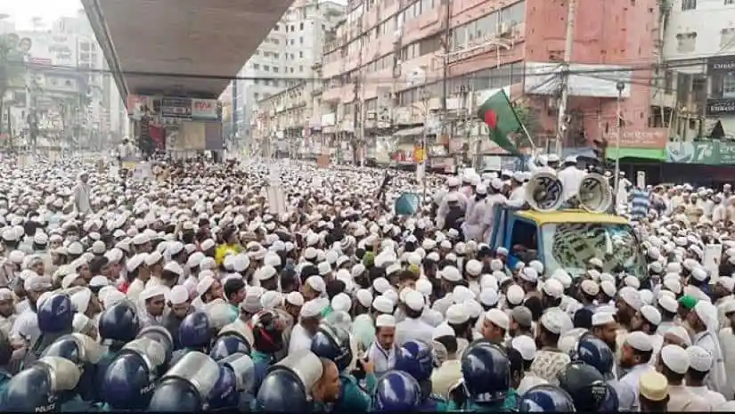 বিক্ষোভকারীদের বিশাল সমাবেশ, পুলিশ ও জনতার মুখোমুখি. Channel i News - চ্যানেল আই নিউজ