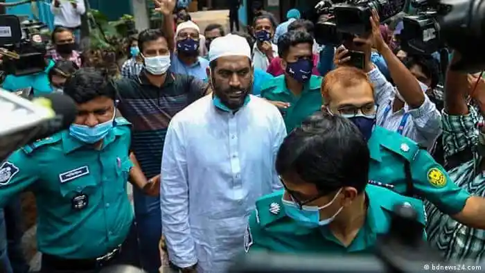 জনপ্রিয় নেতা মোহাম্মদ নাসিমের সঙ্গে পুলিশ ও সমর্থকদের উপস্থিতি. Channel i News - চ্যানেল আই নিউজ