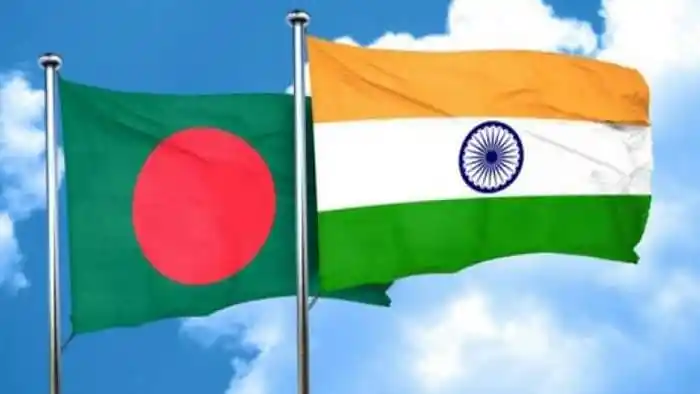 বাংলাদেশ ও ভারতের পতাকা উড়ছে আকাশে. Channel i News - চ্যানেল আই নিউজ