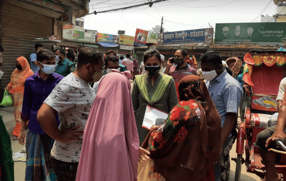জনপ্রতিনিধি ও স্থানীয়রা রেস্টুরেন্টে খাবার পরিবেশনের বিষয়ে আলোচনা করছেন।. Channel i News - চ্যানেল আই নিউজ