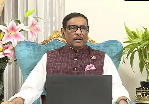 বাংলাদেশের একজন সরকারী কর্মকর্তা ল্যাপটপের সামনে বসে আলোচনা করছেন।. Channel i News - চ্যানেল আই নিউজ