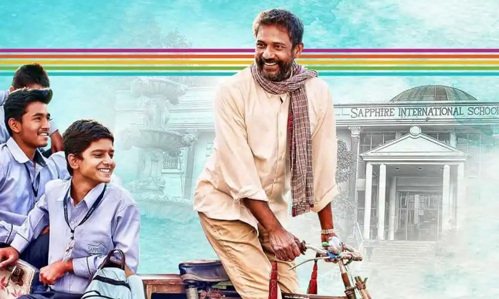 শিক্ষার্থীরা হাসিমুখে স্কুলে যাচ্ছে, শিক্ষক ও অভিভাবকদের সাথে. Channel i News - চ্যানেল আই নিউজ