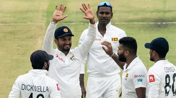শ্রীলঙ্কার ক্রিকেটাররা মাঠে উল্লাসে ভরা, হাসি ও শুভেচ্ছা বিনিময়. Channel i News - চ্যানেল আই নিউজ