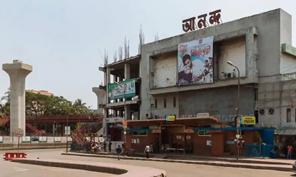 চ্যানেল আই অনলাইন সংবাদ অনুযায়ী বন্ধের মুখে আনন্দ-ছন্দ সিনেমা হল. Channel i News - চ্যানেল আই নিউজ