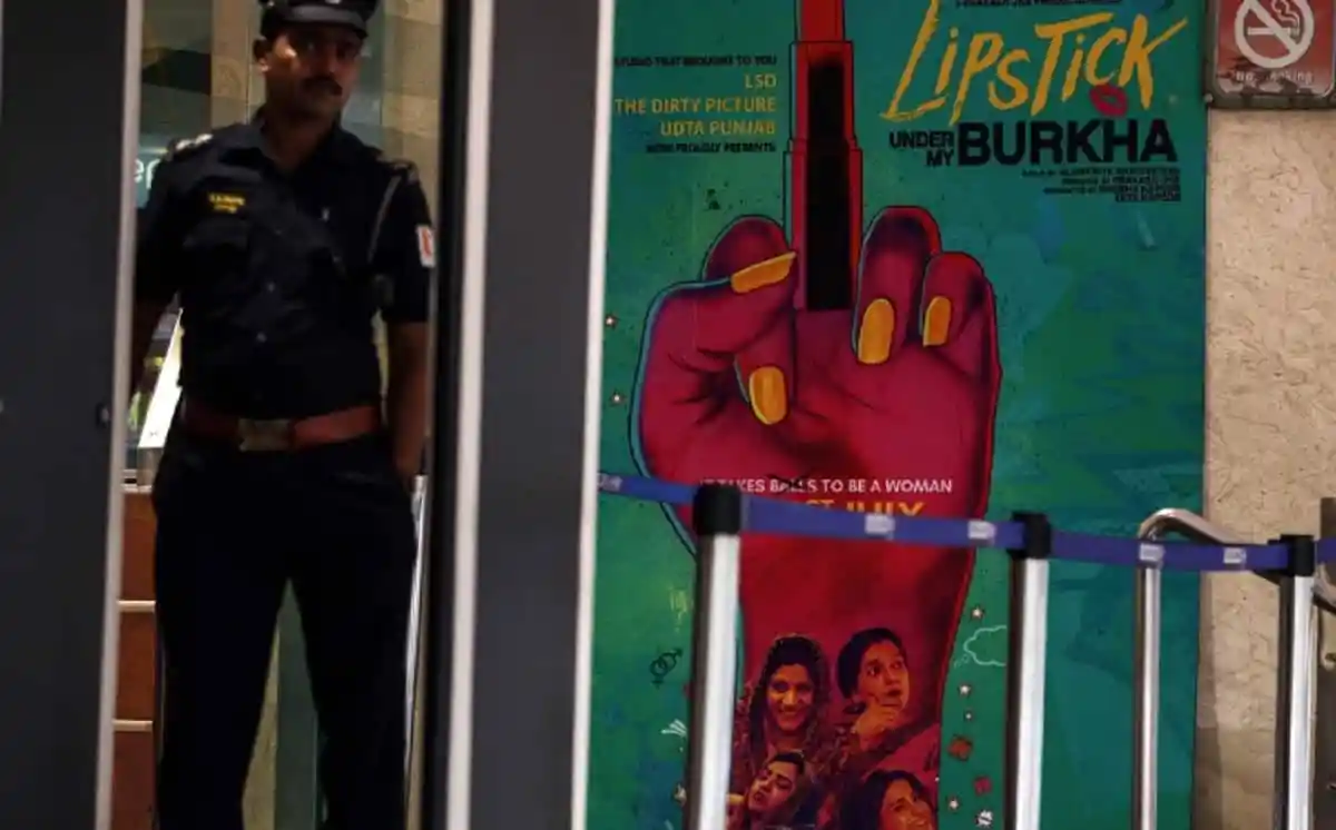 চ্যানেল আই অনলাইন: সিনেমা 'Lips TICK UNDER MY BURKHA' এর পোস্টার ও নিরাপত্তা কর্মী. Channel i News - চ্যানেল আই নিউজ
