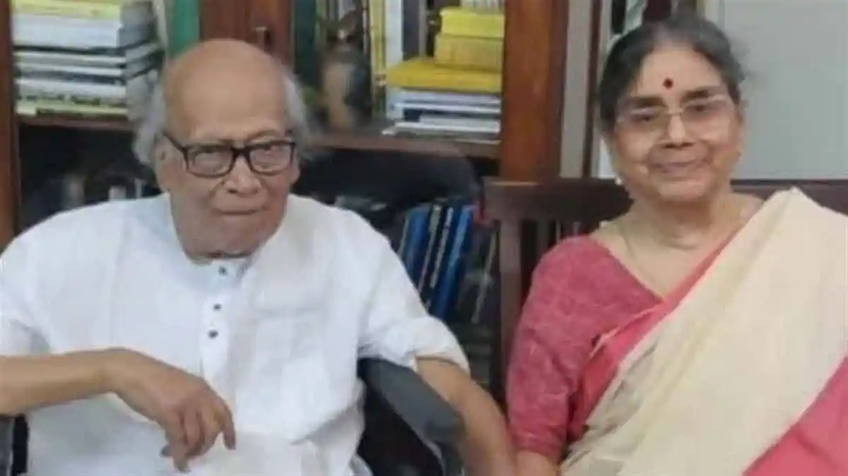 বাংলাদেশের দুই প্রবীণ ব্যক্তি একসাথে বসে আছেন. Channel i News - চ্যানেল আই নিউজ