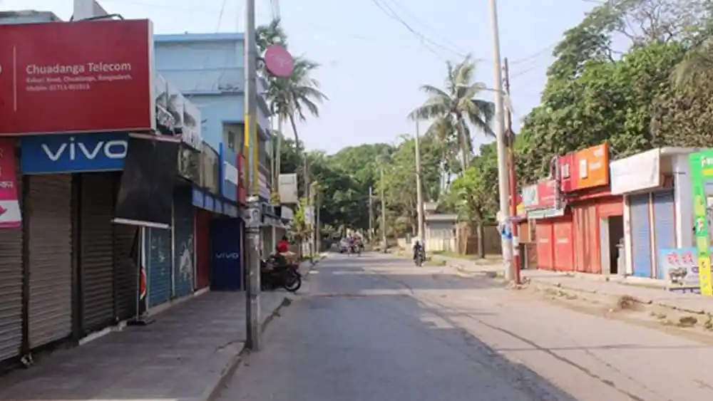নগরীর শান্ত সড়ক ও দোকানপাট, যেখানে দোকানগুলো বন্ধ রয়েছে. Channel i News - চ্যানেল আই নিউজ