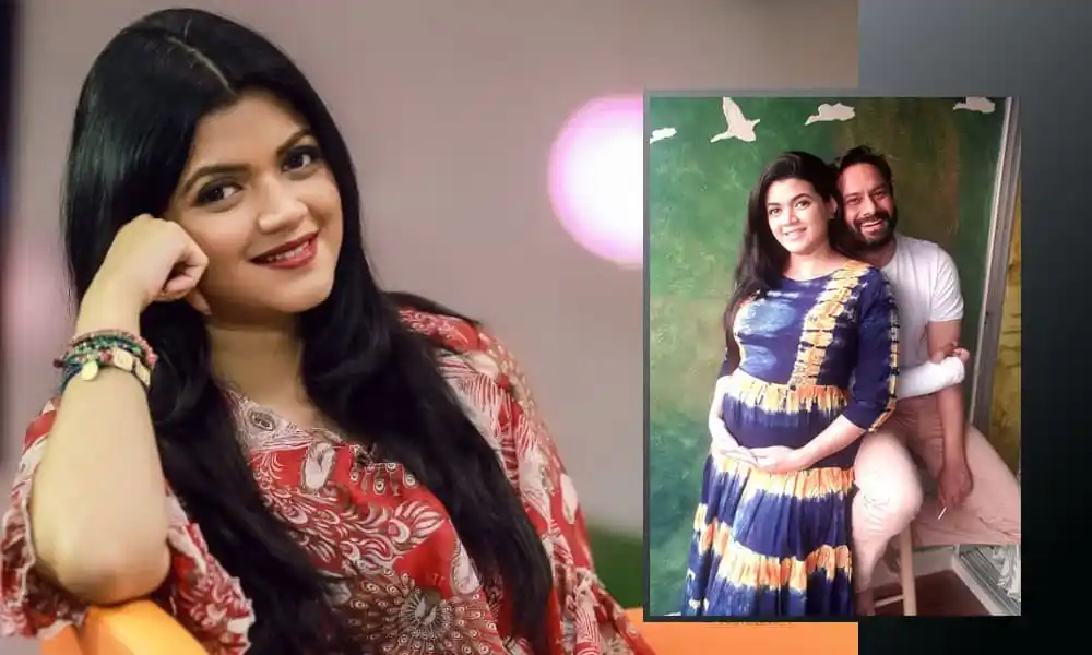নাবিলা ও তার স্বামী হাসিমুখে ছবি, মা হওয়ার প্রস্তুতি নিচ্ছেন. Channel i News - চ্যানেল আই নিউজ