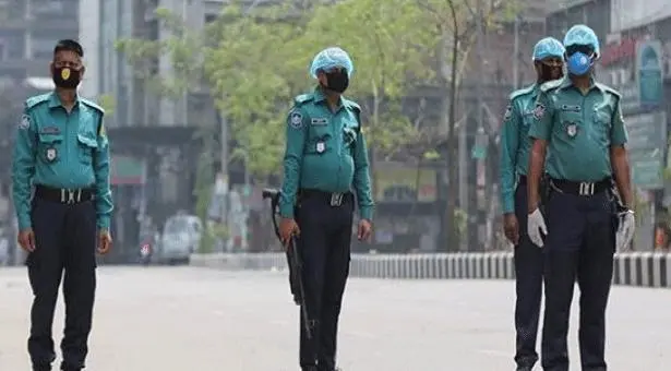 পুলিশ সদস্যরা করোনাকালে নিরাপত্তা ও স্বাস্থ্যবিধি মানছেন. Channel i News - চ্যানেল আই নিউজ