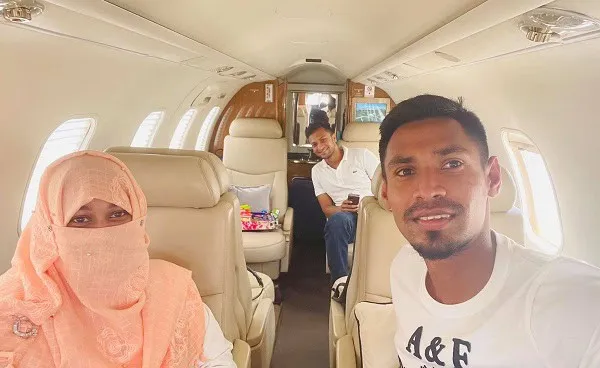 প্রথমে সাকিব ও মোস্তাফিজের ছবি, বিমানের ভিতরে ছবি. Channel i News - চ্যানেল আই নিউজ