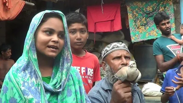 নলডাঙ্গায় অচিন পাখির ঠোঁটে কাগজে লেখা চিরকুটের ছবি।. Channel i News - চ্যানেল আই নিউজ