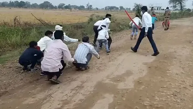 জনতা লকডাউনে বিয়ে অনুষ্ঠানে ব্যাঙ লাফের শাস্তি দিচ্ছে পুলিশ. Channel i News - চ্যানেল আই নিউজ