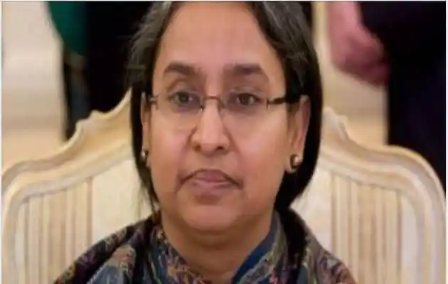 বাংলাদেশের একজন নারী রাজনীতিবিদ, চেয়ারম্যানের আসনে বসে।. Channel i News - চ্যানেল আই নিউজ