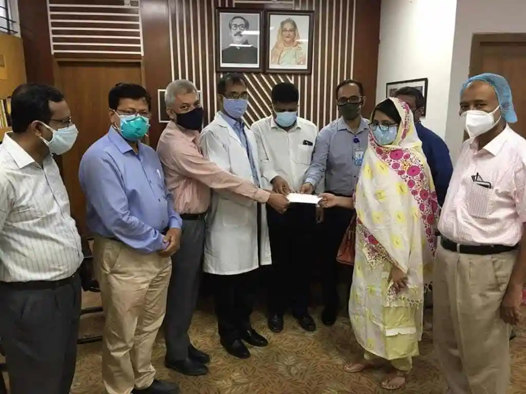 প্রধানমন্ত্রীর চিকিৎসা সহায়তা প্রদান অনুষ্ঠানে উপস্থিত ব্যক্তিরা. Channel i News - চ্যানেল আই নিউজ