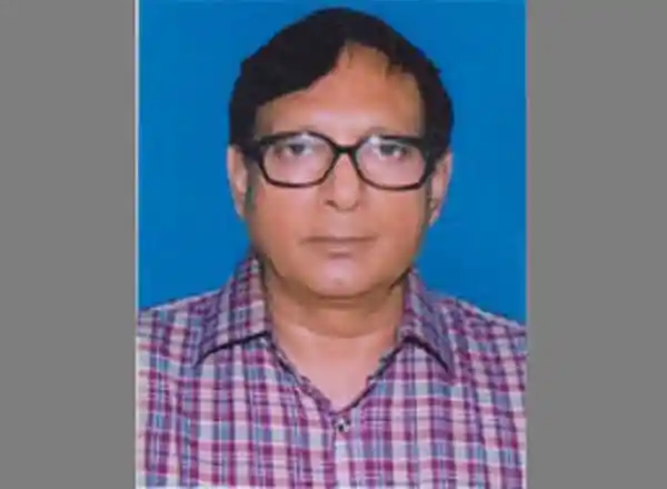 সিনিয়র সাংবাদিক খোন্দকার ফজলুর রহমানের ছবি, পলকা চুল ও চশমা পরা. Channel i News - চ্যানেল আই নিউজ