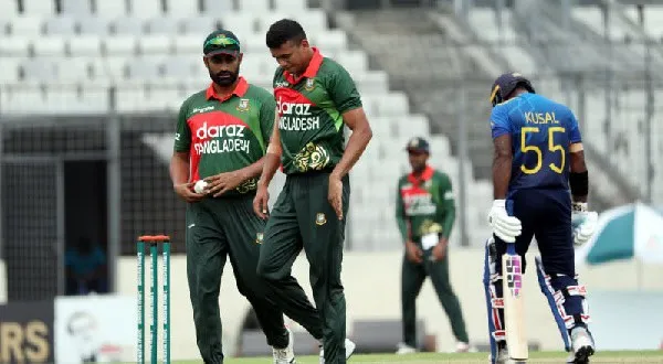 বাংলাদেশ-শ্রীলঙ্কা ক্রিকেট ম্যাচের দৃশ্য, খেলোয়াড়রা মাঠে প্রস্তুত. Channel i News - চ্যানেল আই নিউজ