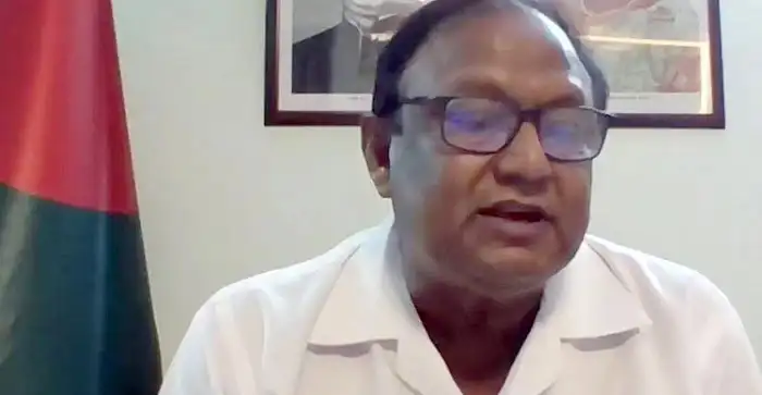 বাংলাদেশের একজন কর্মকর্তা ভিডিও কনফারেন্সে অংশগ্রহণ করছেন।. Channel i News - চ্যানেল আই নিউজ