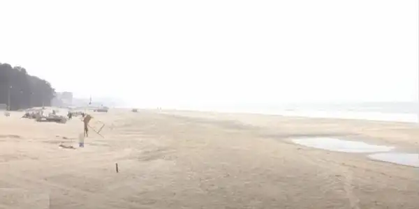 কক্সবাজার সমুদ্র সৈকতে শান্ত ও নিরিবিলি পরিবেশ, সৈকত ও সমুদ্রের দৃশ্য. Channel i News - চ্যানেল আই নিউজ