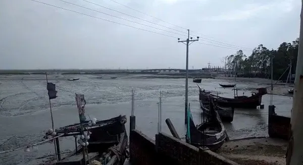 কক্সবাজারে ঘূর্ণিঝড় ইয়াসের কারণে তাণ্ডব, ক্ষতিগ্রস্ত নৌকা ও সমুদ্র সৈকত. Channel i News - চ্যানেল আই নিউজ