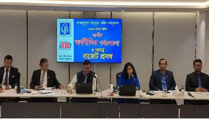 সিপিডি’র বাজেট প্রস্তাবের আলোচনা সভা, বিশ্লেষক ও অর্থনীতিবিদরা উপস্থিত. Channel i News - চ্যানেল আই নিউজ