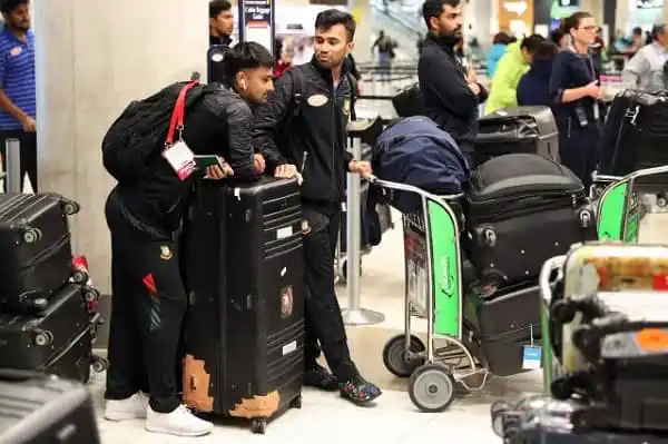 বাংলাদেশ ক্রিকেট দল দেশে ফিরছে, বিমানবন্দরে স্বাগত জানানো হচ্ছে. Channel i News - চ্যানেল আই নিউজ