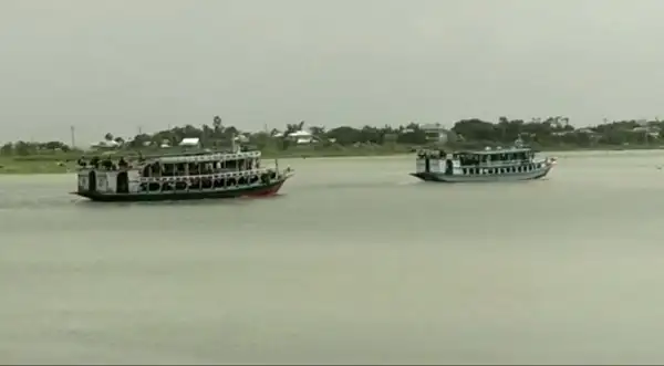 চ্যানেল আই অনলাইন সংবাদ, বাংলাবাজার-শিমুলিয়া রুটে ফেরি-লঞ্চ চলাচল স্বাভাবিক. Channel i News - চ্যানেল আই নিউজ