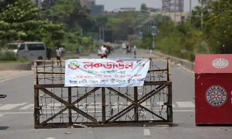 বাধা দিয়ে বন্ধ করে দেওয়া রাস্তা, করোনা পরিস্থিতির কারণে কঠোর বিধিনিষেধ. Channel i News - চ্যানেল আই নিউজ