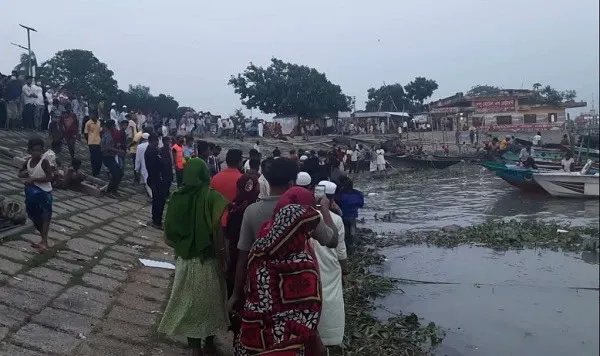 মেঘনা নদীতে মরদেহ ভাসছে, হাজারো মানুষ দেখছে. Channel i News - চ্যানেল আই নিউজ
