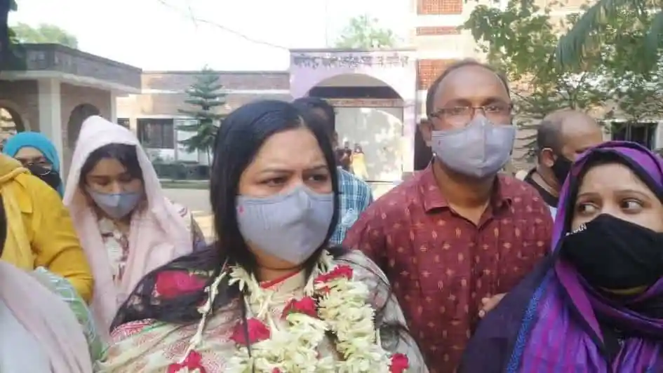 বাংলাদেশের রাজনীতিবিদরা গণসমাবেশে মুখোমুখি আলোচনা করছে. Channel i News - চ্যানেল আই নিউজ