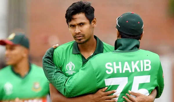 শাকিবের সঙ্গে অন্য ক্রিকেটাররা উষ্ণ অভিবাদন জানাচ্ছেন. Channel i News - চ্যানেল আই নিউজ