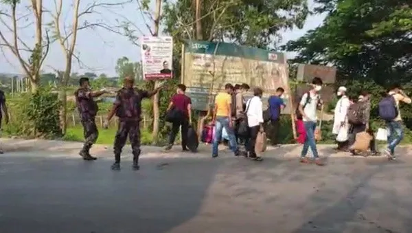 শিমুলিয়া ফেরিঘাটে ঘরমুখি মানুষের ভিড়, বিজিবি নজরদারি. Channel i News - চ্যানেল আই নিউজ