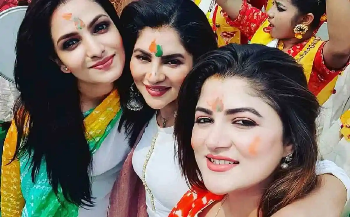 বাংলাদেশের ত্রিশাল পহেলা বৈশাখ উৎসবে অংশগ্রহণকারী নারীরা. Channel i News - চ্যানেল আই নিউজ