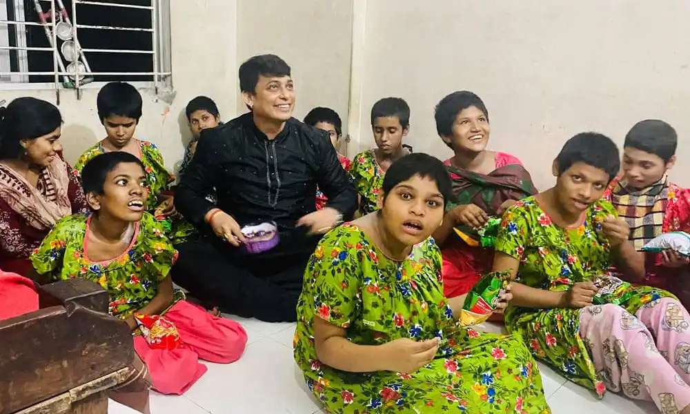 জায়েদ খান অনাথ আশ্রমে ঈদ আড্ডায় শিশুদের সঙ্গে আনন্দে মেতে উঠেছেন. Channel i News - চ্যানেল আই নিউজ