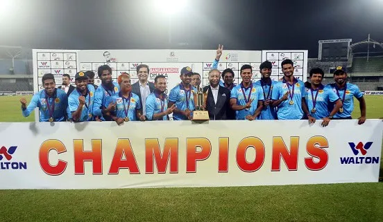 বাংলাদেশ ক্রিকেট দল চ্যাম্পিয়ন ট্রফি জিতেছে, পুরস্কার নিয়ে উদযাপন. Channel i News - চ্যানেল আই নিউজ