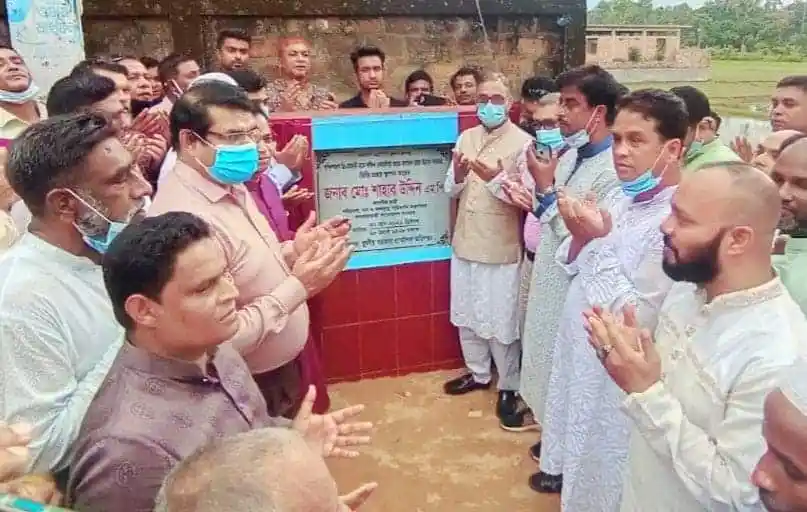 পরিবেশমন্ত্রী ও স্থানীয় নেতারা উদ্বোধনী অনুষ্ঠানে অংশগ্রহণ করছেন. Channel i News - চ্যানেল আই নিউজ