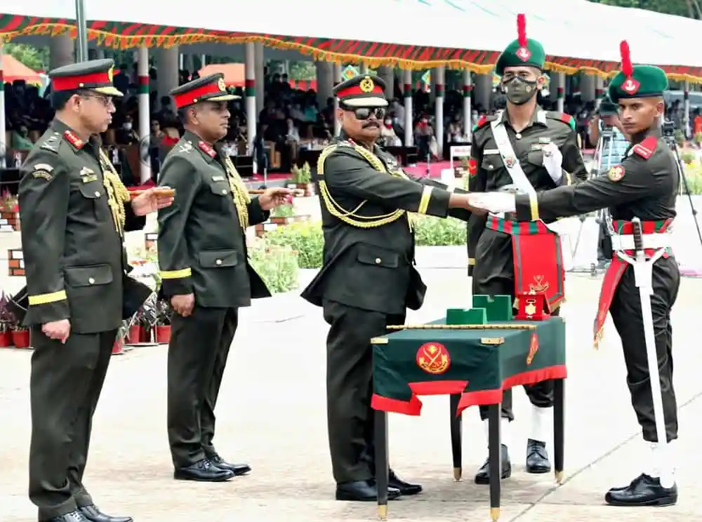 রাষ্ট্রপতির কুচকাওয়াজে সেনা কর্মকর্তাদের আনুষ্ঠানিক অভিবাদন. Channel i News - চ্যানেল আই নিউজ