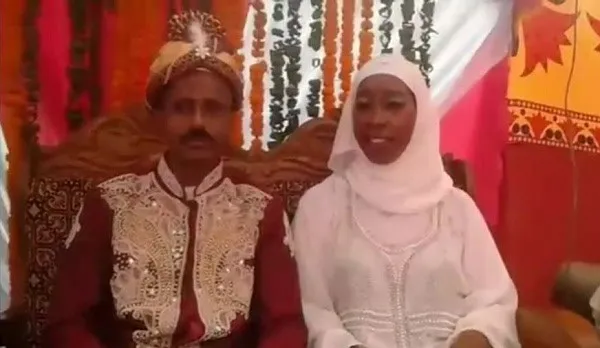 বিবাহিত দম্পতি বিবাহের অনুষ্ঠানে সাজগোজে সেজেছেন. Channel i News - চ্যানেল আই নিউজ