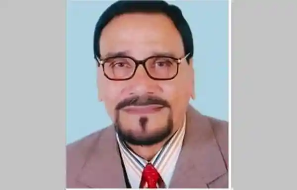 চাঁপাইনবাবগঞ্জ জেলা পরিষদ চেয়ারম্যানের ছবি, পেশাদার পোশাক পরিহিত. Channel i News - চ্যানেল আই নিউজ