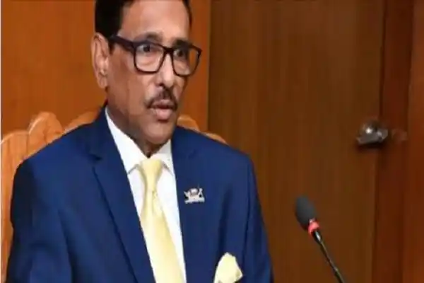 ওবায়দুল কাদের বক্তৃতা দিচ্ছেন, পেশাদার পারফরম্যান্সে মনোযোগী. Channel i News - চ্যানেল আই নিউজ