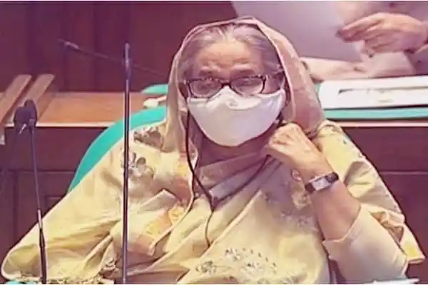 প্রধানমন্ত্রী মুখে মাস্ক পরে সচেতন ও দায়িত্বশীল অবস্থানে. Channel i News - চ্যানেল আই নিউজ