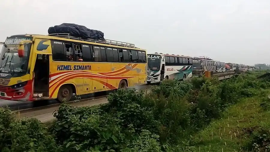 Long line of buses and trucks stuck in traffic on বঙ্গবন্ধু সেতু মহাসড়ক. Channel i News - চ্যানেল আই নিউজ