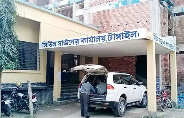 চট্টগ্রাম চিলি সার্টিফিকেট অফিসের প্রবেশদ্বার, গাড়ি ও মোটরসাইকেল পার্কিং. Channel i News - চ্যানেল আই নিউজ