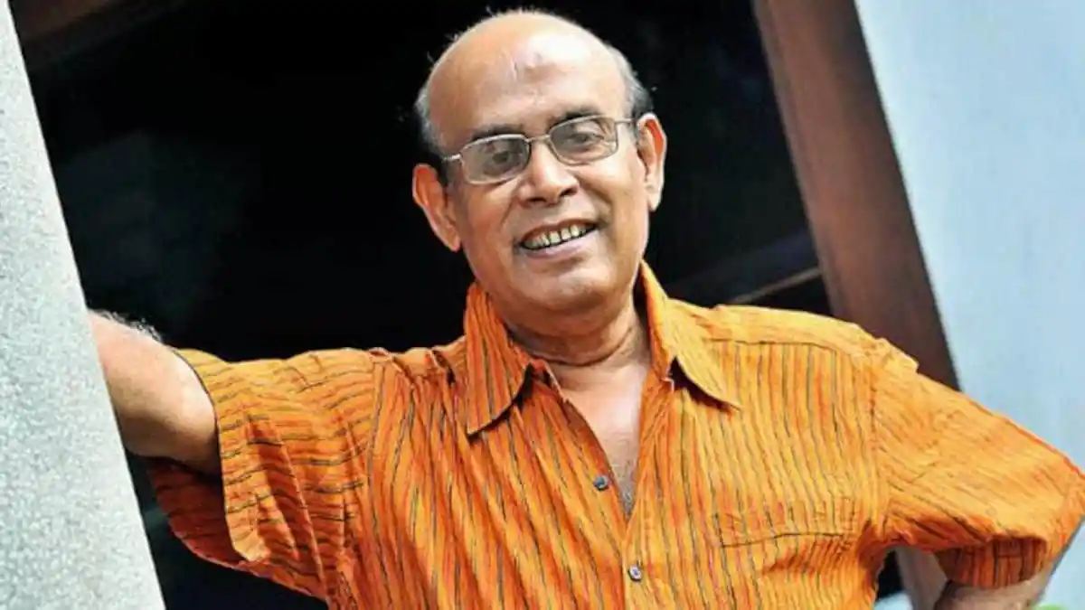 প্রসন্ন ব্যক্তি হাসিমুখে, পরিধান করেছেন কমলা রঙের শার্ট. Channel i News - চ্যানেল আই নিউজ